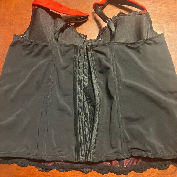 Lane Bryant Cacique Intimates 26/28 Red & Black Corset Wide Straps Sexy Feminine - Picture 5 of 5